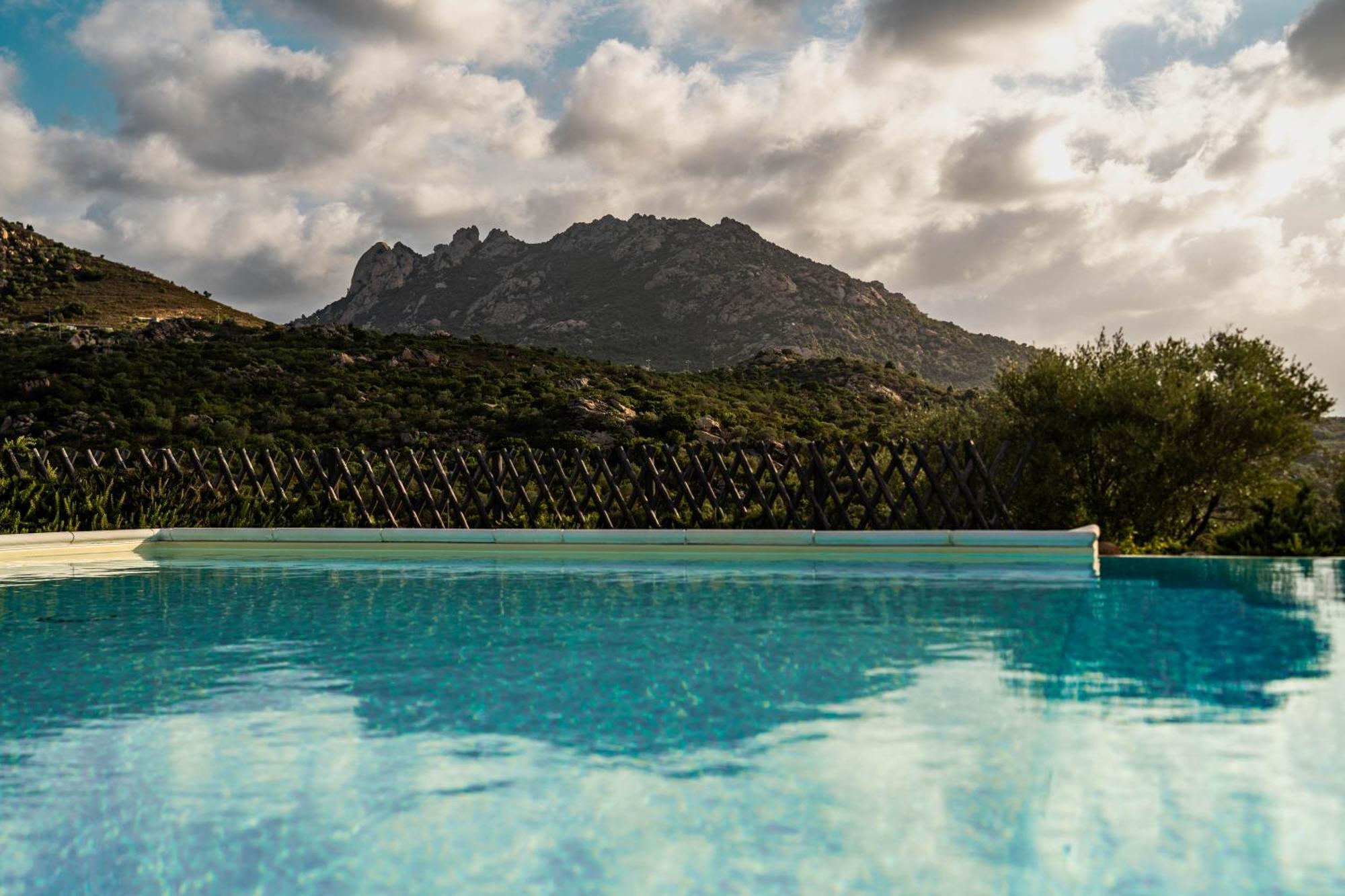 Casagliana Suite Resort Olbia Kültér fotó